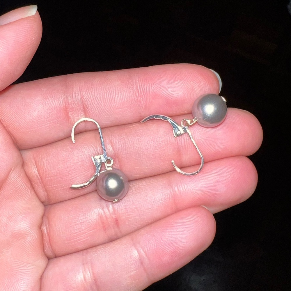 Vintage Gray Faux Pearl Silver Tone Chic Leverback Earrings - Picture 5 of 6
